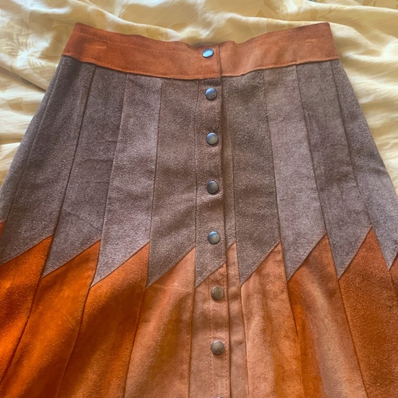 1970s vintage 2 piece suede leather patchwork vest and skirt set - Picture 10 of 12